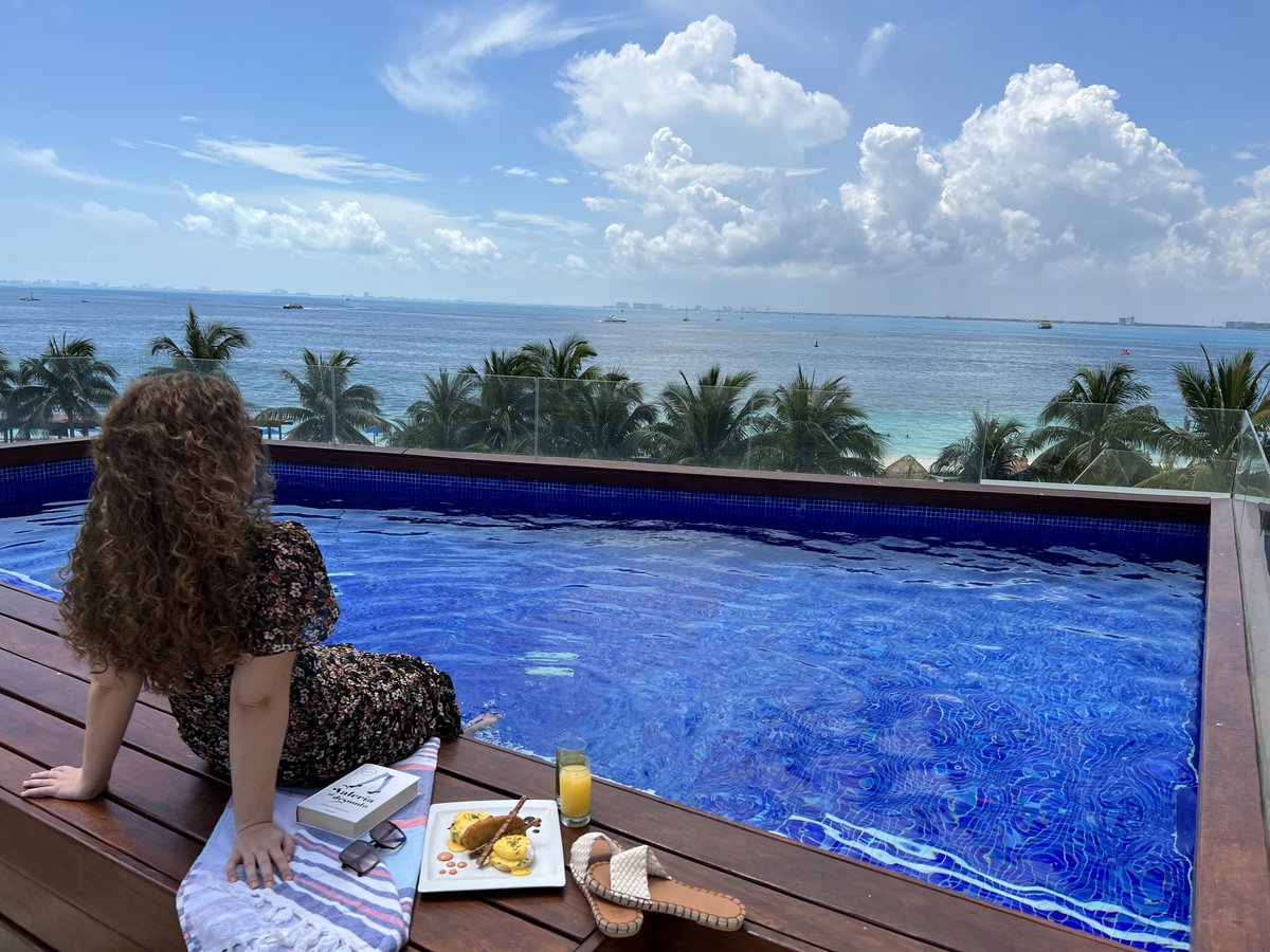 privilegehotels tweet media