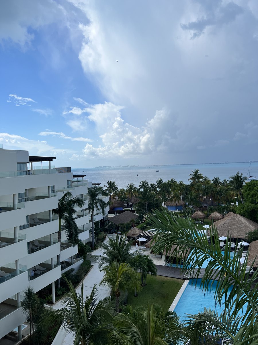 privilegehotels tweet media