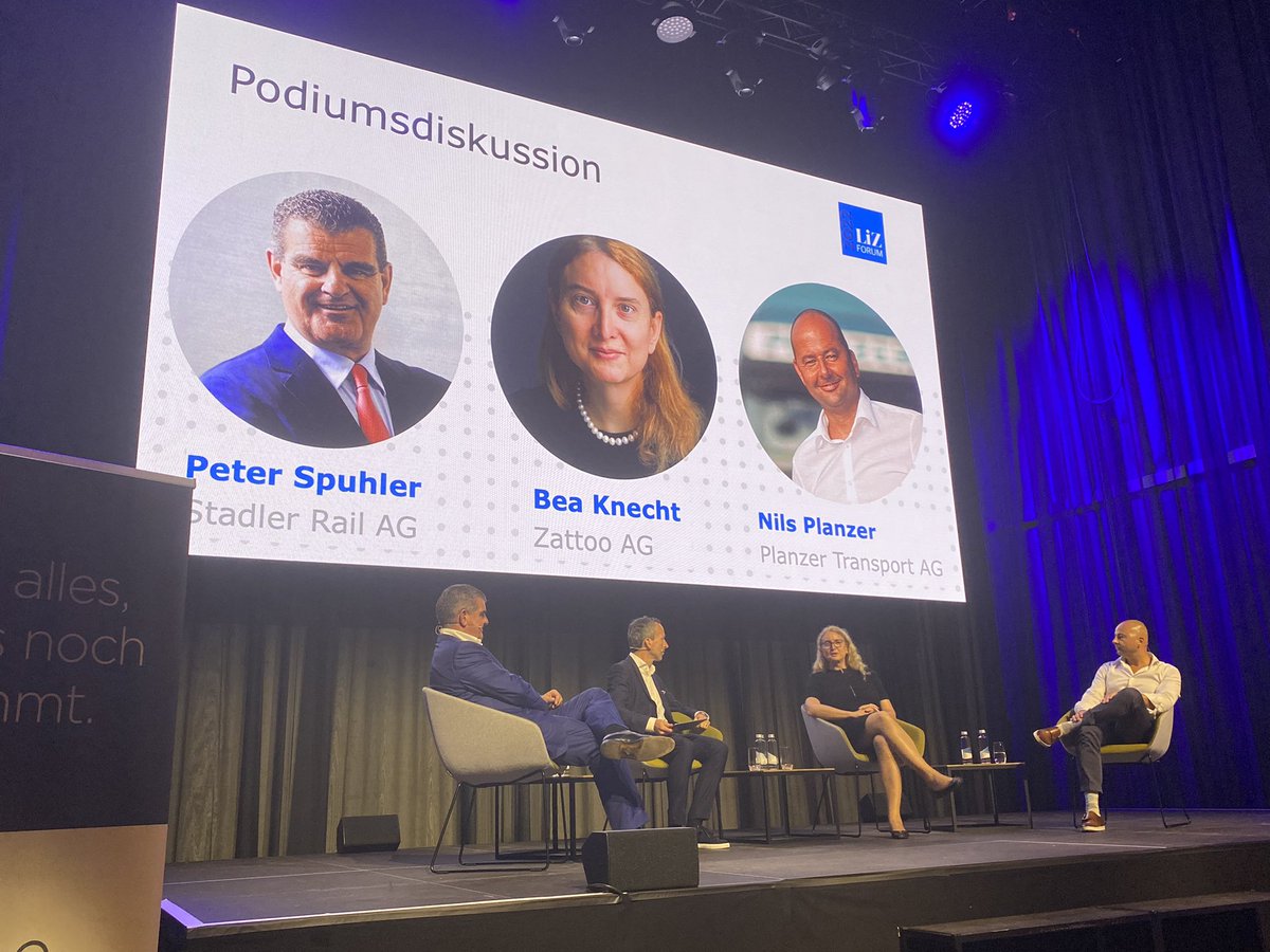 LiZLimmattaler's tweet photo. Nun läuft am #LiZForum das Podium mit Bea Knecht, Nils Planzer und Peter Spuhler, moderiert von @patrik_mueller. https://t.co/qvU9maXz6J