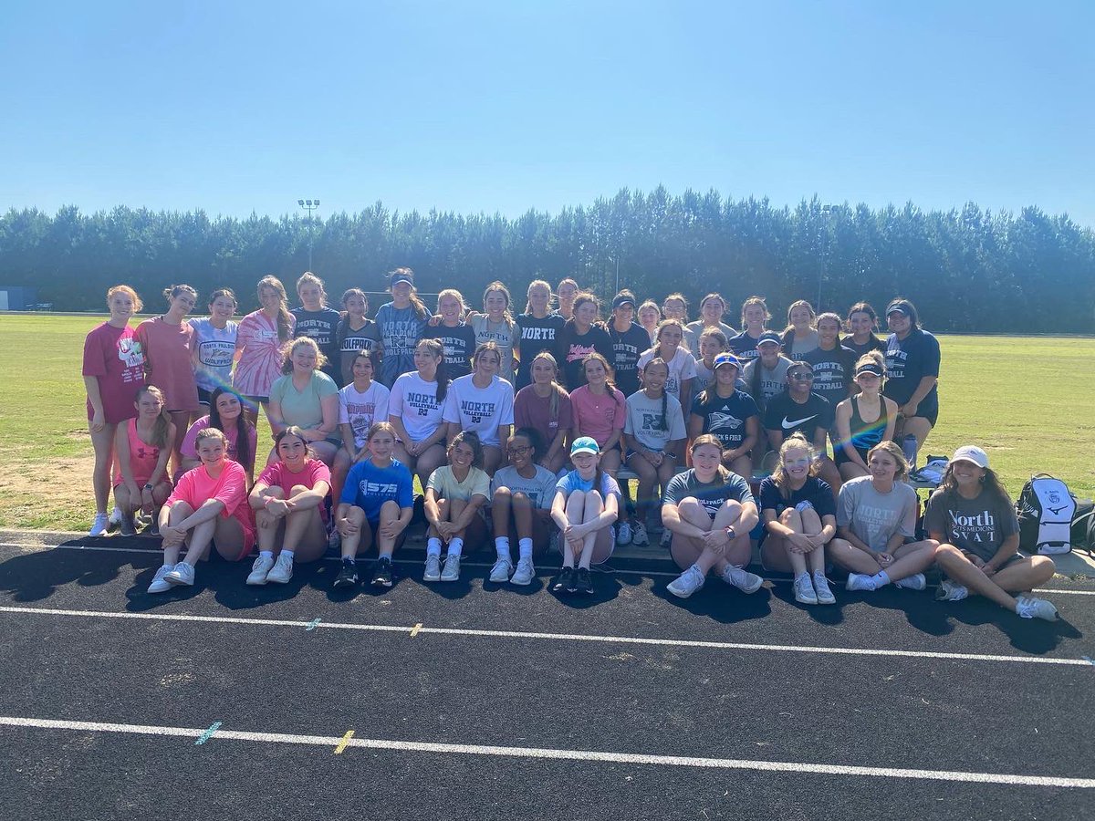 NPHSsoftball's tweet image. We had the best time with  @NPHS_VB today playing some capture the flag 🐺#strengthenthepack