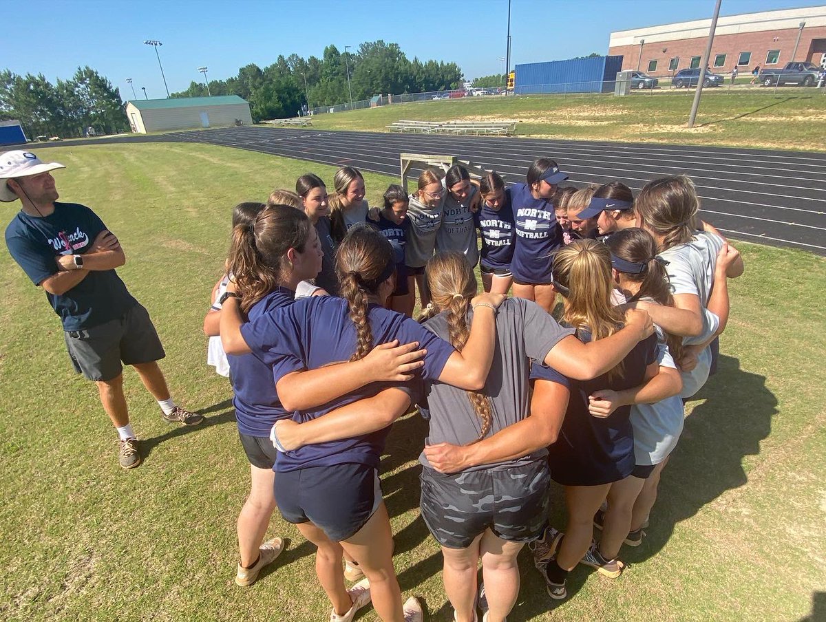 NPHSsoftball's tweet image. We had the best time with  @NPHS_VB today playing some capture the flag 🐺#strengthenthepack