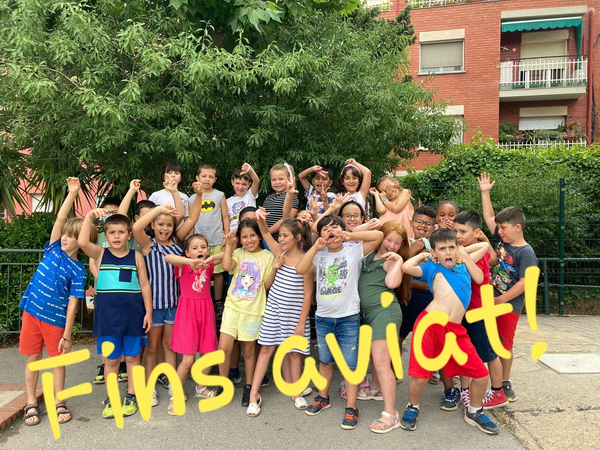 EscolaMariaWard's tweet photo. #2EPB Bon estiu i gaudiu de les vacances!😍 https://t.co/v7UuEz8v4D