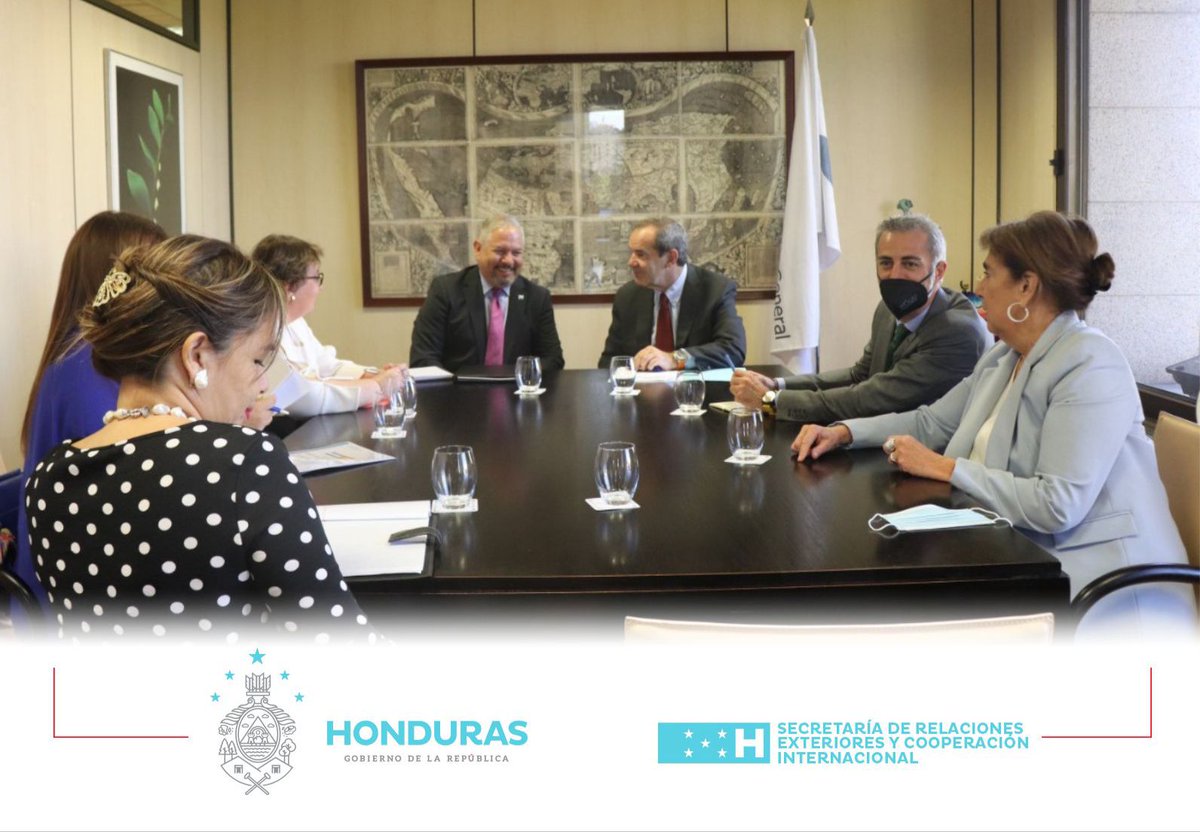 El Canciller <a href="/EnriqueReinaHN/">Enrique Reina</a> sostuvo una importante reunión con <a href="/allamand/">Andrés Allamand</a>, Secretario General de la SEGIB, con la finalidad de avanzar en temas de la agenda Iberoamericana, conversar sobre la realidad sociopolítica y económica de Honduras y los avances del Gob. de <a href="/XiomaraCastroZ/">Xiomara Castro de Zelaya</a>