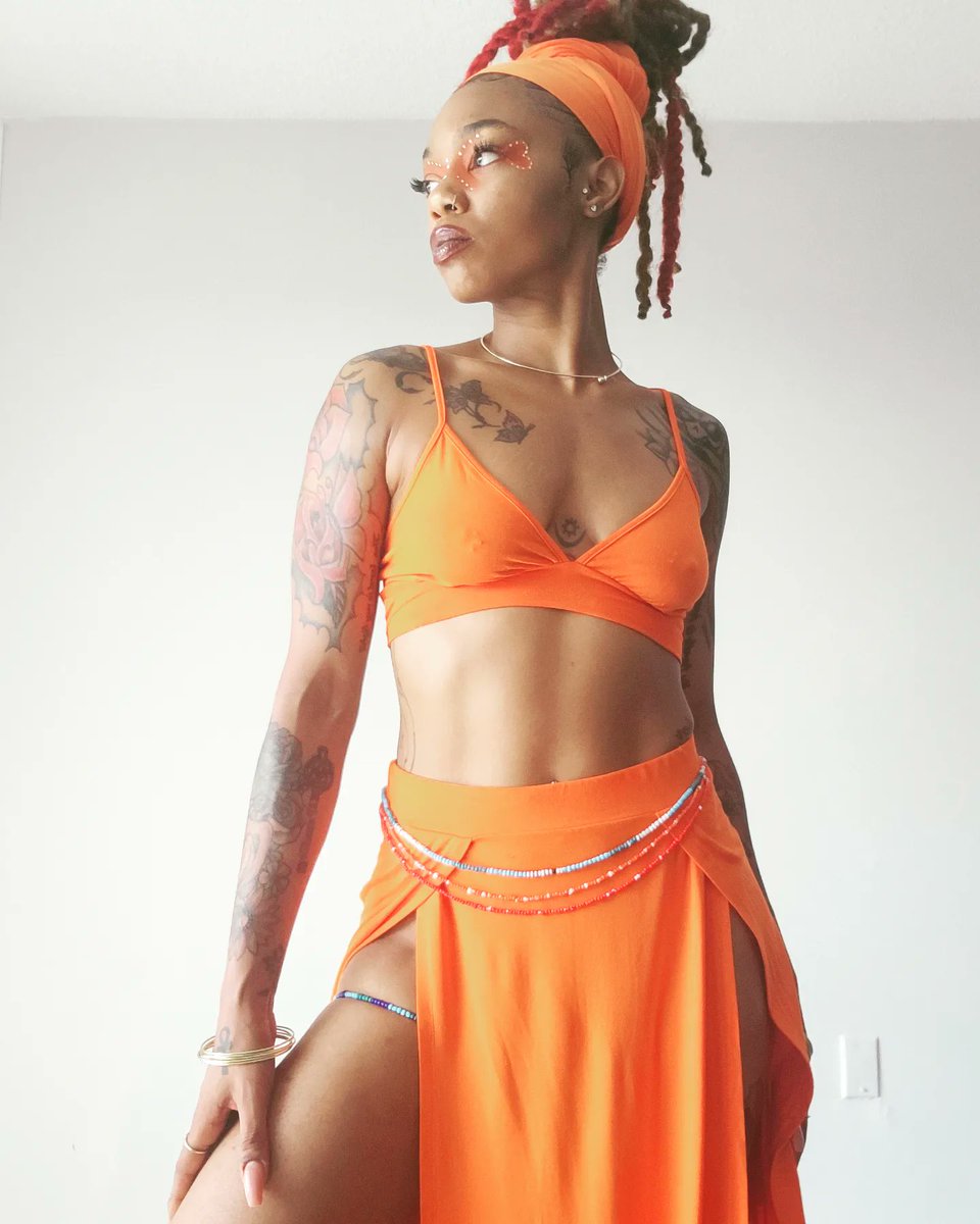 valenciaemon306's tweet photo. Sacral Chakra Goddess🧡💫 https://t.co/H9Y1m1sqHY