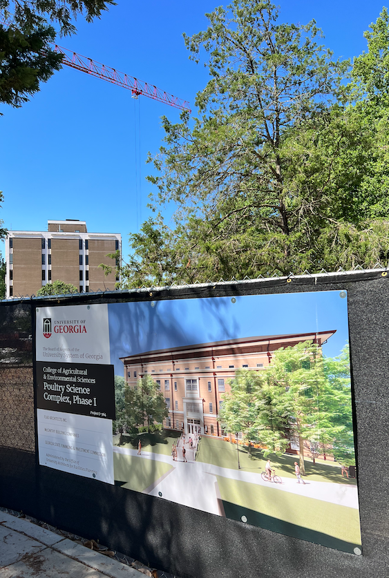 nplace01's tweet photo. Blue skies and a flurry of activity today around the #PoultryScienceBuilding in Athens! View a livestream of the action at https://t.co/rO9ijuEmcq. @UGA_CollegeofAg @universityofga https://t.co/klfnrn1QXX