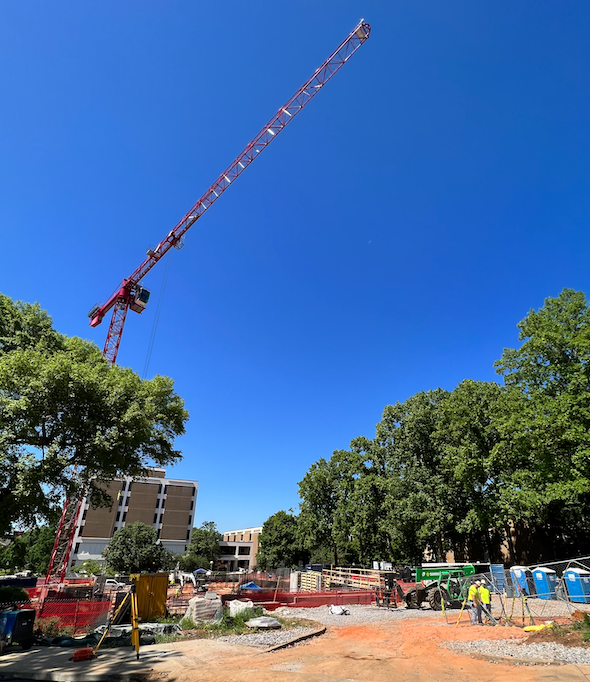 nplace01's tweet photo. Blue skies and a flurry of activity today around the #PoultryScienceBuilding in Athens! View a livestream of the action at https://t.co/rO9ijuEmcq. @UGA_CollegeofAg @universityofga https://t.co/klfnrn1QXX