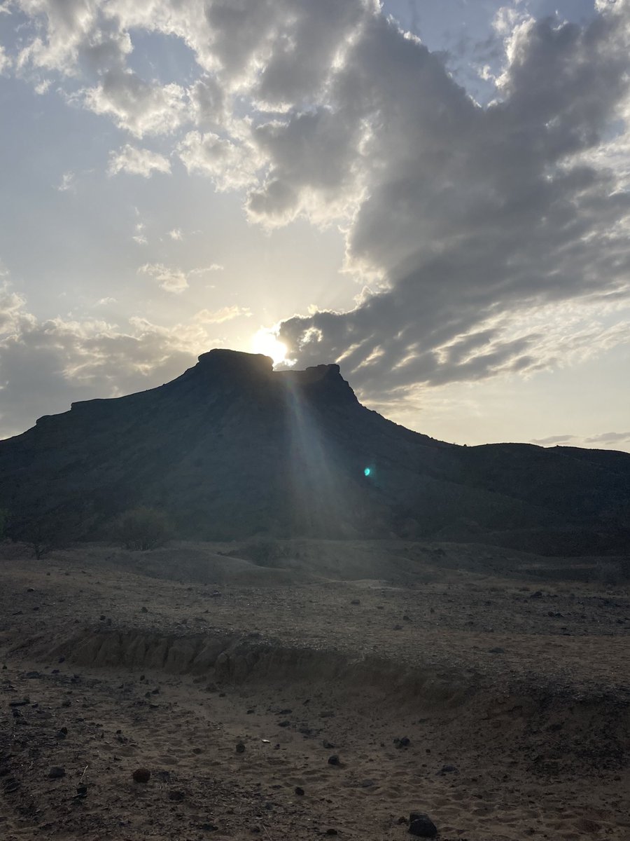 palaeobeth's tweet photo. Very successful season so my bioarch team is back at @turkanabasin to get a jump on lab work. Fortunately, Lothagam gave us a proper dramatic send off. #FieldworkProbs https://t.co/Os3nc9alGA