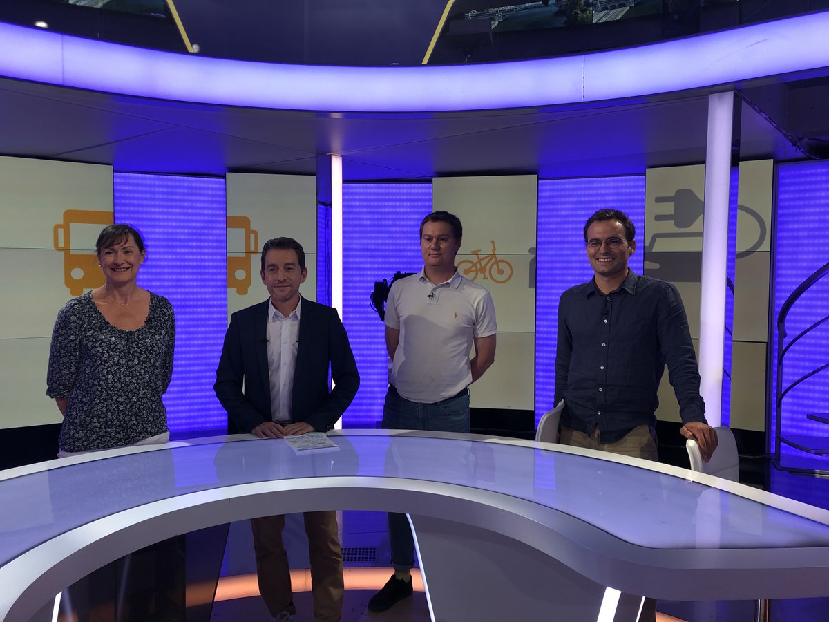 France3Paris's tweet photo. 👉 Ne manquez pas le dernier #Parigo de la saison le samedi 25 juin à 12h05 sur @France3Paris. @B_Lambert75 fait le point sur la situation avec les présidents d'associations d'usagers des transports en commun.

#parigo #inédit #francetelevision #Transport #transportencommun https://t.co/Hv6TPm6E9Z