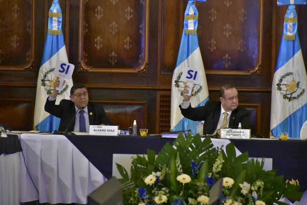 SCEPgt's tweet photo. El pleno del #Conadur aprueba la Política Nacional de Ordenamiento Territorial #PNOT, presentada por José Ángel López, titular del @MagaGuatemala.

#SCEPesDesarrollo https://t.co/5fAv1yfBfY