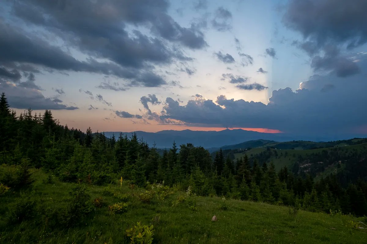 meanderbug's tweet image. Just, wow!

Taken yesterday after a day of trail mapping for hut-to-hut #hiking in #Montenegro. This was taken at Lokve Katun in the north. #sunset