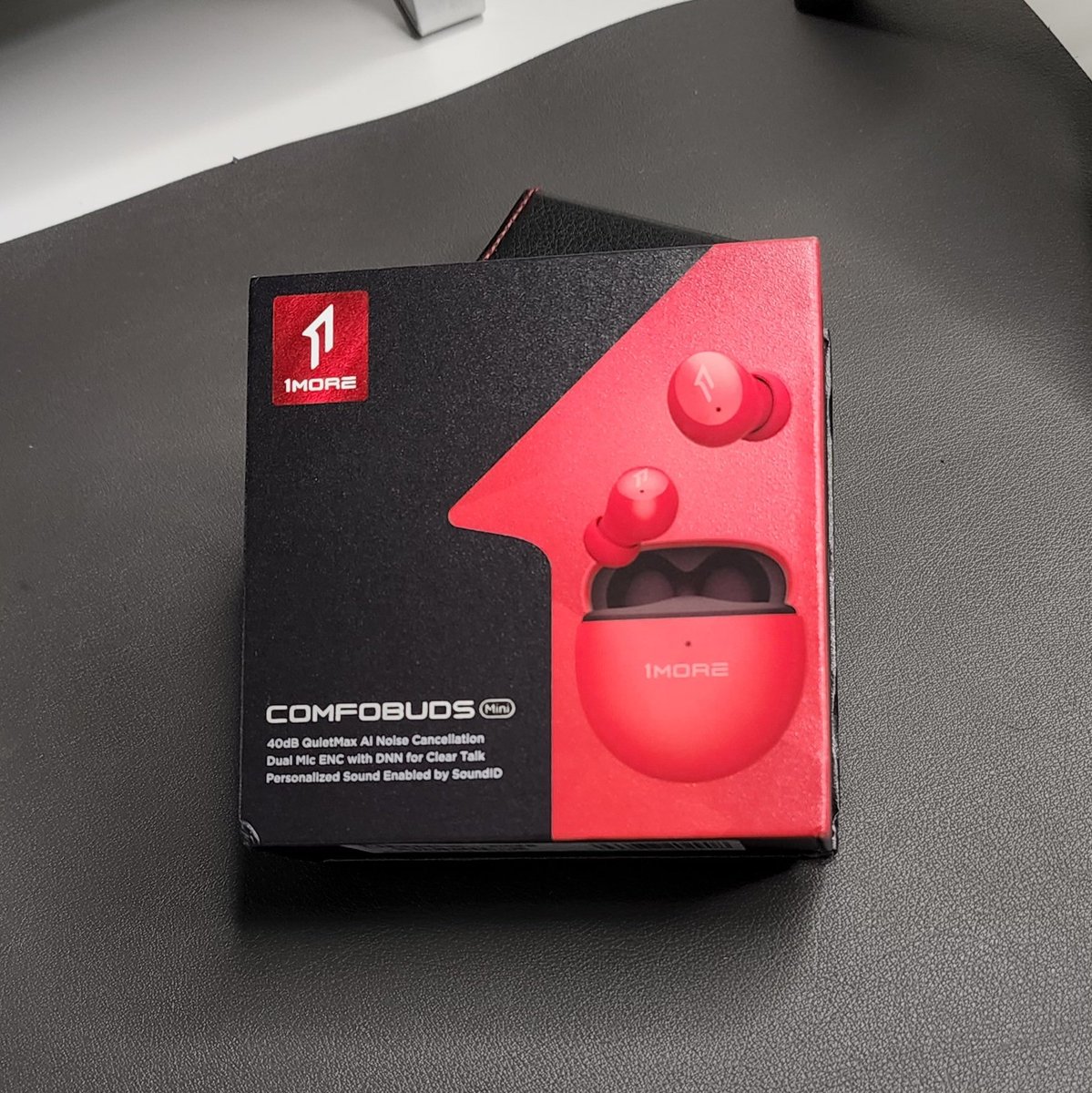 BG_TechLife's tweet photo. @1moreglobal sent over the #ComfoBuds Mini.... This #Red is soo 🔥🔥🔥...You know what time it is... https://t.co/bsNl9XkGNW