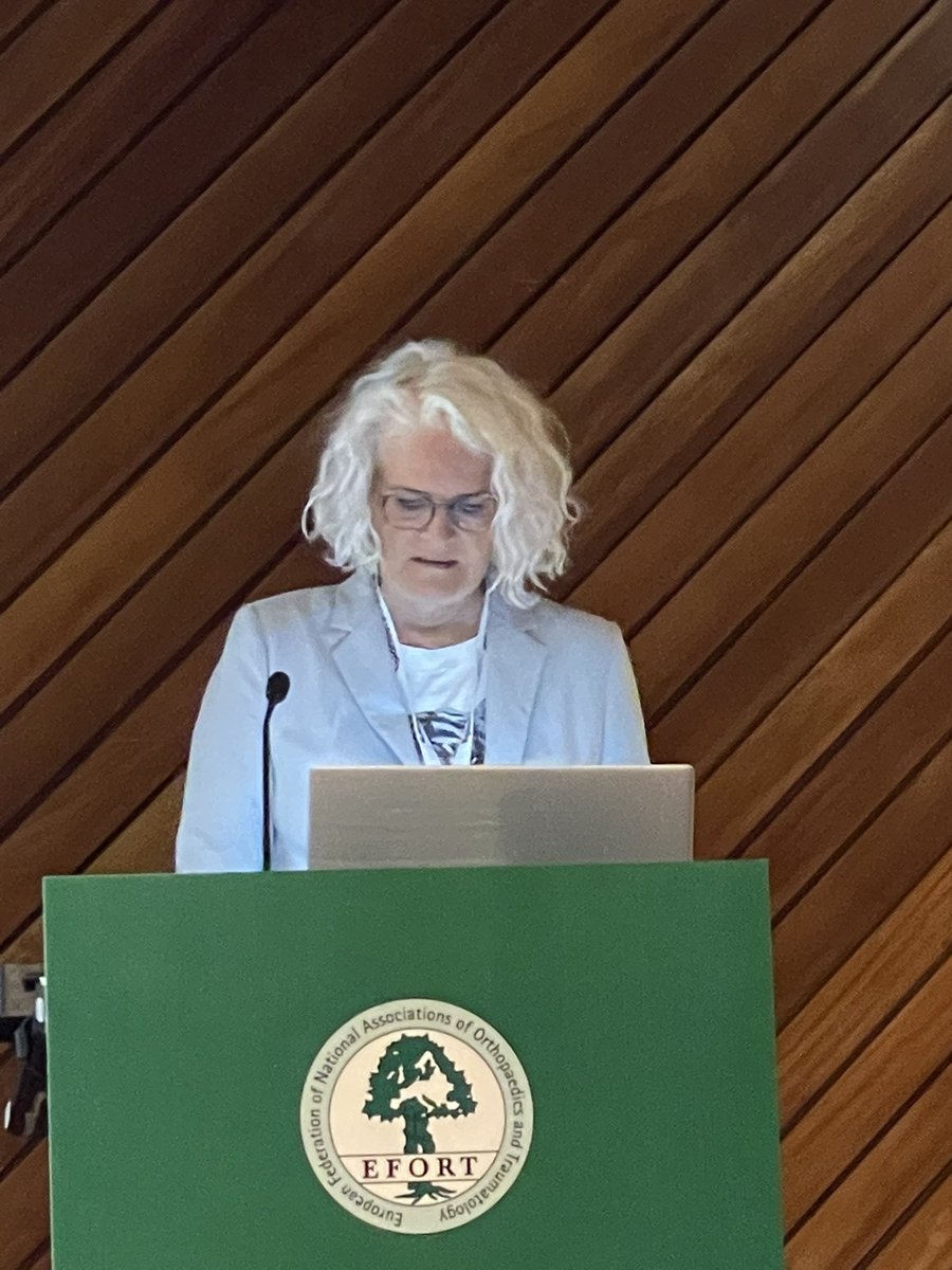 Today Charlotte presented our project on “Userdriven informationmaterial for ankle fracture patients” at the EFORT Congress in Lisabon. Together with patients and healthcare professionels we developed patient information that can be accessed  via an application on their phone.