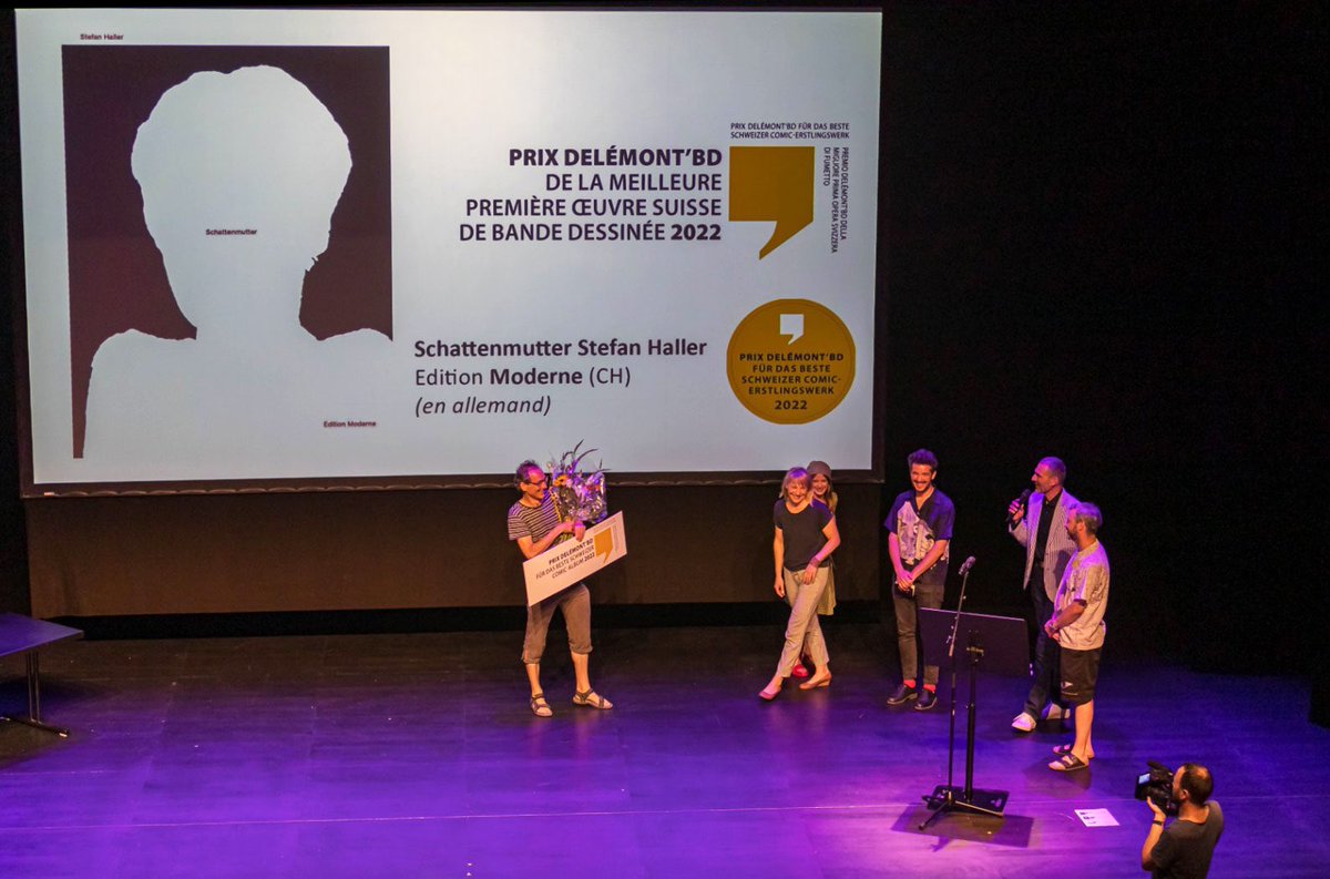 schlorian's tweet photo. Merci @delemontbd pour le prix de la meilleure première œuvre Suisse de la bande dessinée 2022!
Danke an Delémont‘BD für den Preis für das beste Schweizer Comic-Erstlingswerk 2022!
#editionmoderne #schattenmutter #comicpreis https://t.co/2JcC5wwuKP