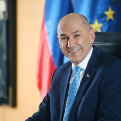 MTurjan's tweet photo. G. Janez Janša nam je dal turistične bone.
Golob nam bo pa dal bencinske bone https://t.co/LeuA8UFMF4