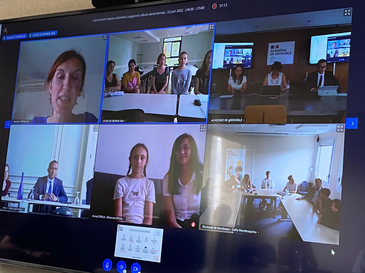ABisagni's tweet photo. En présence du ministre, témoignages élèves et professeurs ukrainiens accueillis dans @AcBordeaux (ici collèges #Dax, #Pau #SaintMedard)🙏 aux professeurs #UPE2A ; classes virtuelles @cned en ukrainien : la langue, 1e richesse et marque d’une Nation; conserver le lien; 👏 à tous! https://t.co/sU5nj5D9Zz