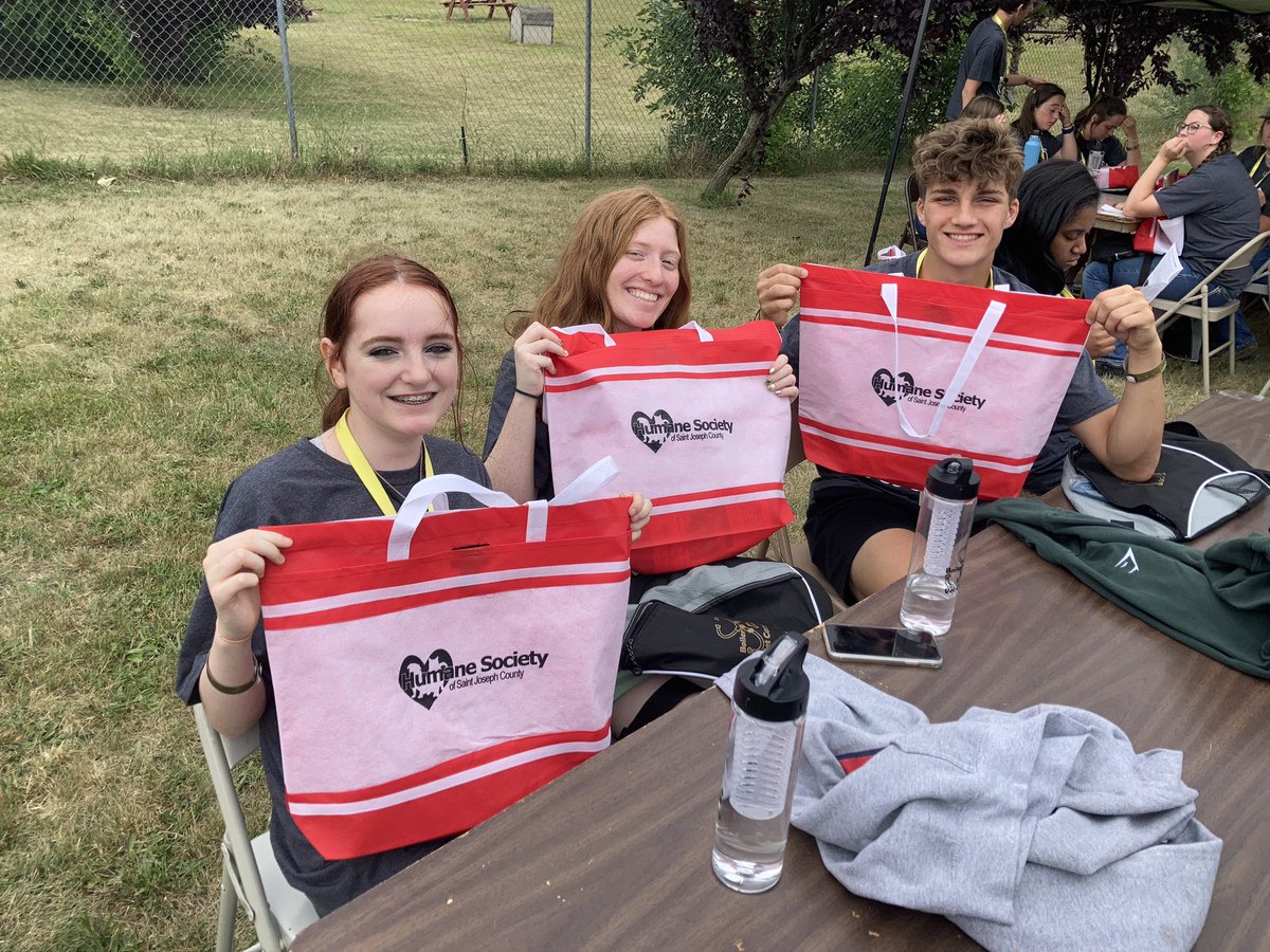 BoilerVetCamp's tweet photo. #TeamMadMax has arrived to Humane Society of Saint Joseph County! Excited to learn all about shelter medicine! https://t.co/QGRoeSmI47