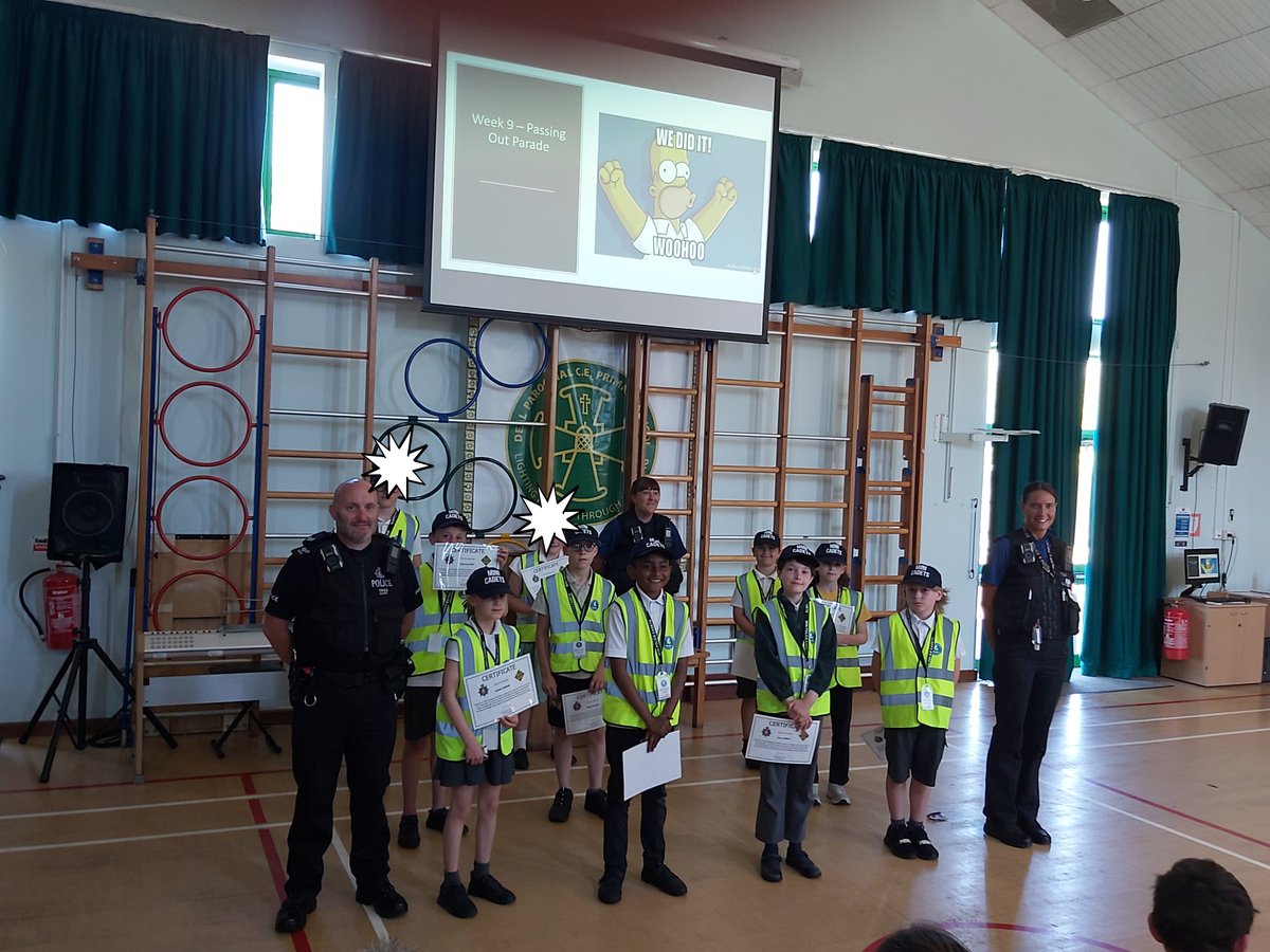 KentPoliceDover's tweet photo. #YouthEngagementOfficer Pollard, #PCSO Skirrow along with Sgt Rolfe were @DealParochialCEPrimarySchool #Deal for the Passing out Parade of the #MiniPoliceCadets. #Proud @KentVPC @kent_police https://t.co/54tFCSPqei