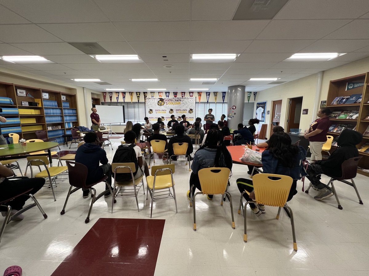 tvtooten's tweet photo. Baltimore City Summer Bridge Program allows Dunbar High School seniors to share academic and success skills with incoming freshmen ⁦@BaltCitySchools⁩ ⁦@SonjaSantelises⁩ https://t.co/4oDWPmAqB4