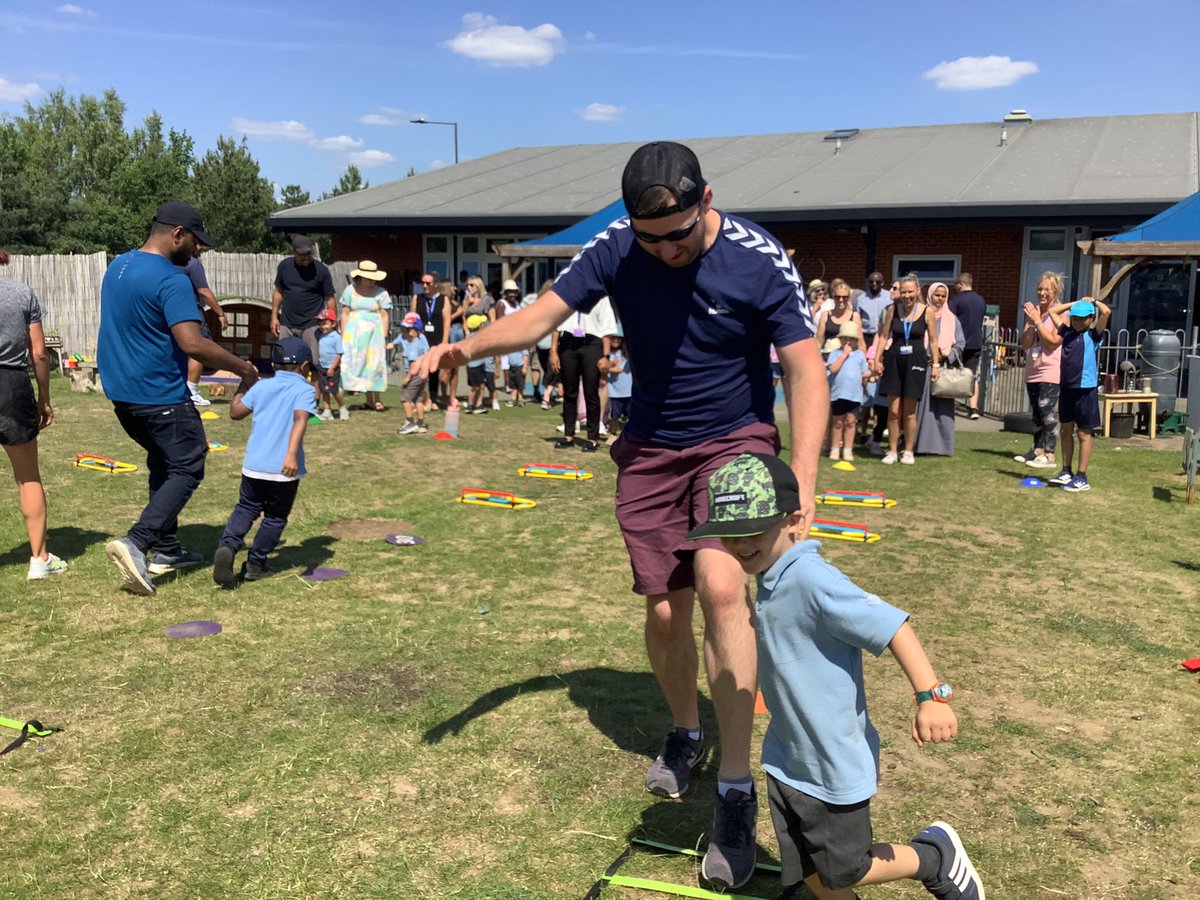 NLeeGDPS's tweet photo. Even our lovely family members got involved. @denisemburgess @GreatDenhamPS https://t.co/EbOYLxMQEz