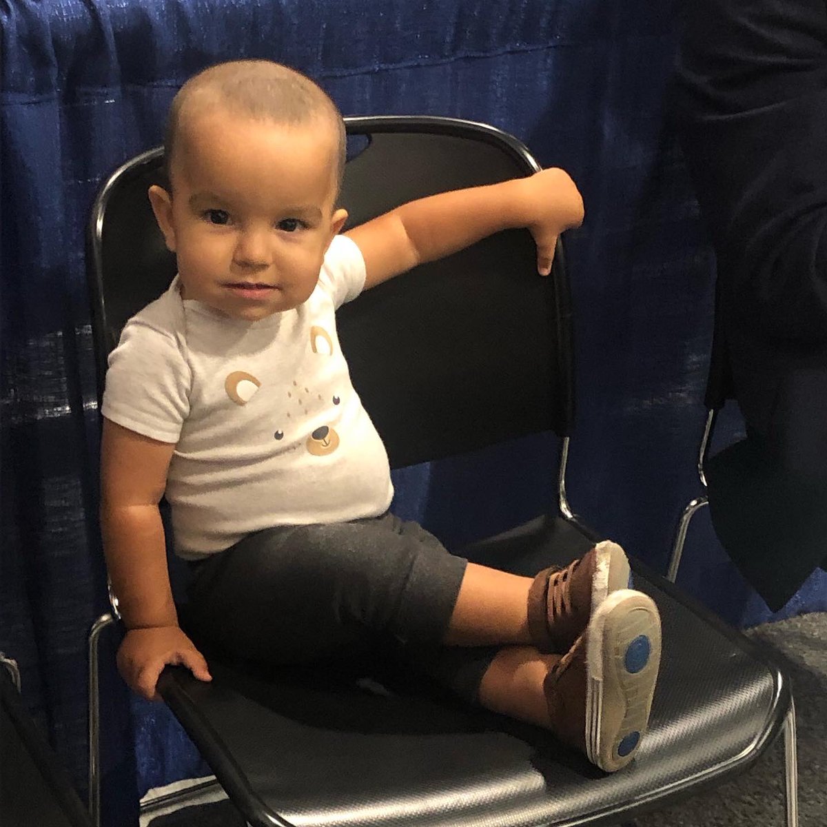 remnantjay's tweet photo. Uncle @tyfgibson teaching my son how to sit with that @light_bearers swag 😂

#NAD #NADCalled #nadpastorsconvention #futurepastor #minipastor https://t.co/jPibruGCSH