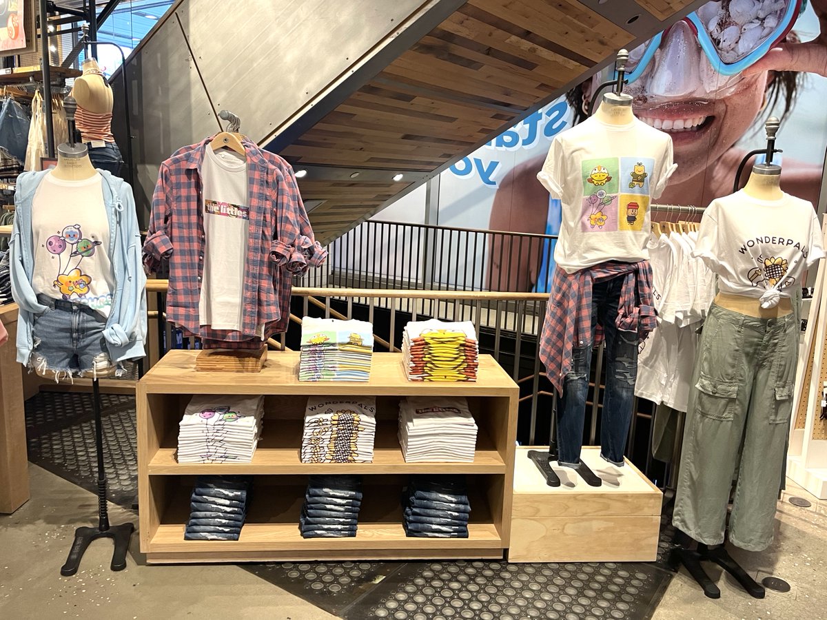 American Eagle tweet media