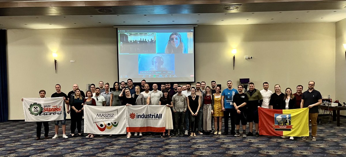 PatriciaVelicu's tweet photo. So happy to be with 50 other young unionists from across #Europe (hybrid) in Cluj 🇹🇩
@industriAll_EU’s young members discuss how to empower #YoungWorkers💪🏼
Action plans are in the making to make #EYY2022 count! https://t.co/XFAI4Ik41e