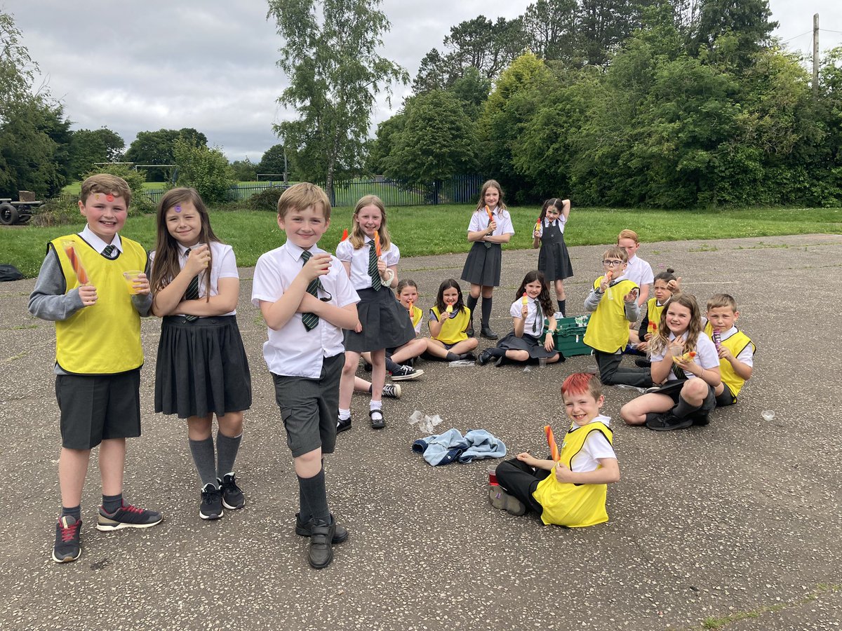 Paaartaaayy! 💃 🕺Thank you to Heather Haggarty and the young people from Rutherglen High School for a fabulous afternoon!