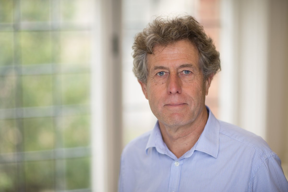 ECMWF's tweet image. At ECMWF on 5 December (livestreamed event): 30 Years of #EnsembleForecasting &amp;amp; Symposium for Tim Palmer to celebrate the #EnsemblePrediction milestone &amp;amp; the person at the forefront of its development. 
More details: events.ecmwf.int/e/ENS30Y #ENS30Y @OxfordPhysics @OxfordAOPP