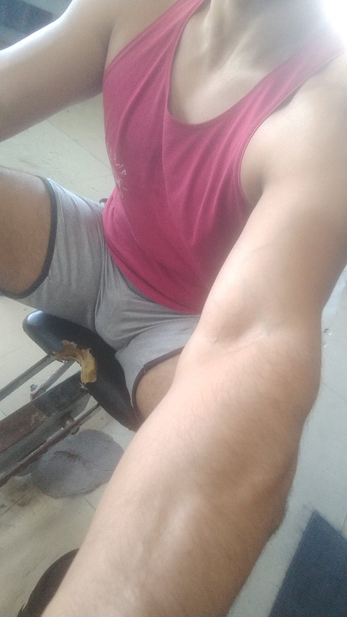 MorenoDotadaoSC's tweet photo. Dia de costas 💪🏼

@BoysDivulgaboys @Divulgaboys150 @GayPegas2 
@bulge_gay @putaria
#musclegrowth #workoutgay https://t.co/9zl4eru9TH