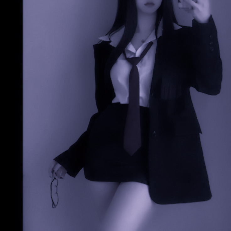 ⠀
⠀
                  Selfie en el colegio, feliz con mis profesores tan lindos. 🖤

#FreeRol #SexRol