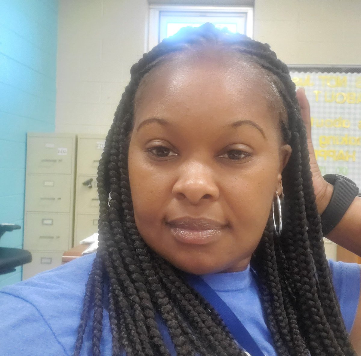 MsWtoU's tweet photo. Drinking water and minding my business🥰 #clearface #alwaysworking https://t.co/gY8mSD5eLd
