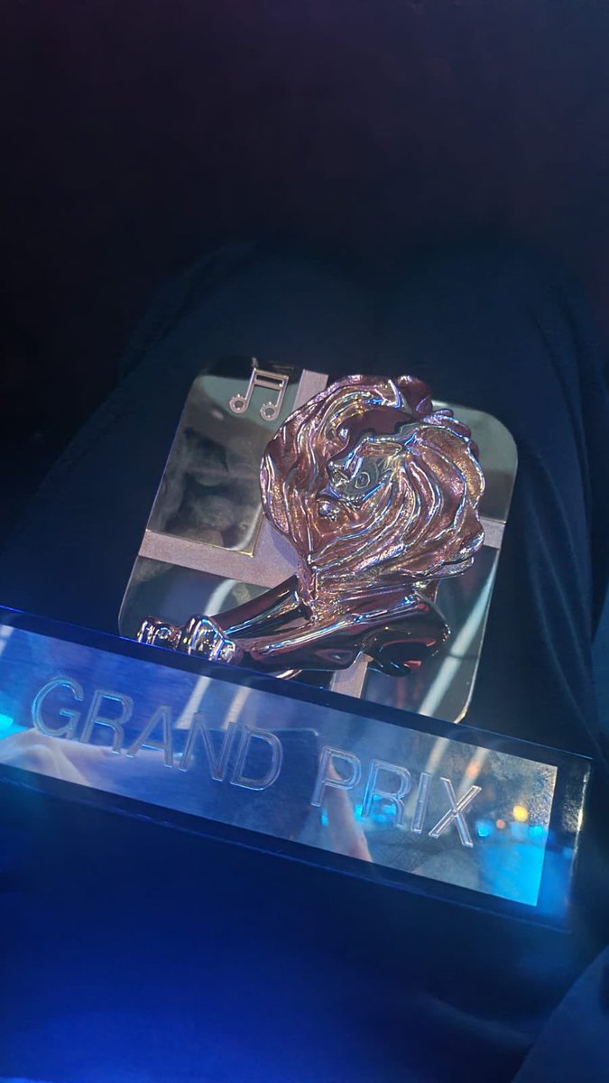 Residente's tweet photo. Ayer Nos ganamos el Grand Prix en Cannes con “This is not America”.. El mensaje llegó 🙌🔥 @Cannes_Lions https://t.co/NA42RPYGII