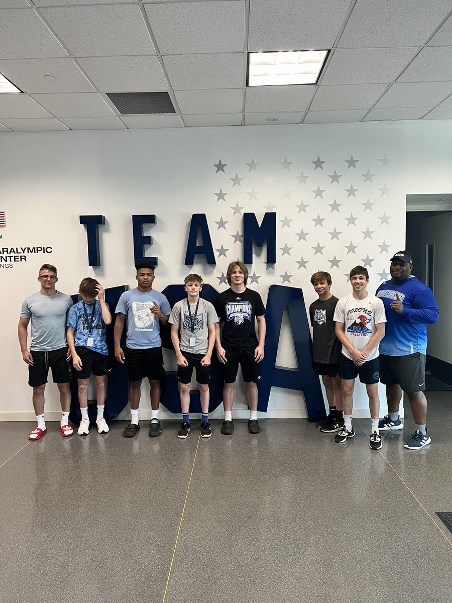Damoneycoach's tweet photo. Blue knights taking over the US Olympic Training Center!!
#SemStronger!!
@Damoneycoach https://t.co/XieWvpYJve