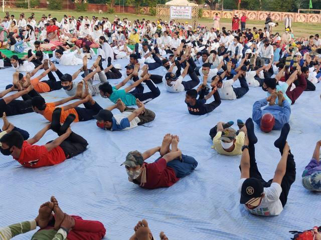 NccDei's tweet photo. Happy soul, a fresh mind, and a healthy body can be achieved with yoga.Cadets of D.E.I Technical College,1UP Bn NCC participated in the webinar and yoga activity conducted on the occassion of International Yoga Day. 🧘
@HQ_DG_NCC #NCCforYoga #InternationalYogaDay @NCCDteUP
#ncc https://t.co/mGmYreB6VC