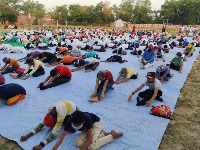 NccDei's tweet photo. Happy soul, a fresh mind, and a healthy body can be achieved with yoga.Cadets of D.E.I Technical College,1UP Bn NCC participated in the webinar and yoga activity conducted on the occassion of International Yoga Day. 🧘
@HQ_DG_NCC #NCCforYoga #InternationalYogaDay @NCCDteUP
#ncc https://t.co/mGmYreB6VC