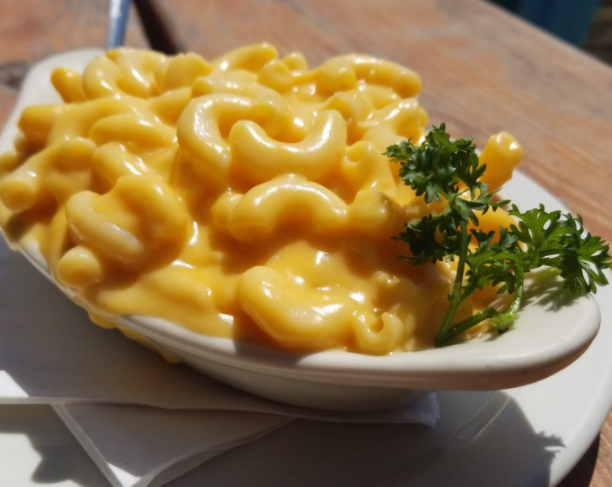 countylinehill's tweet photo. Some days you just need a giant bowl of mac n cheese to get through and we've got you covered! 
#macncheese #cheeseisgood #soulfood #humpday https://t.co/HfPz6aDo8k