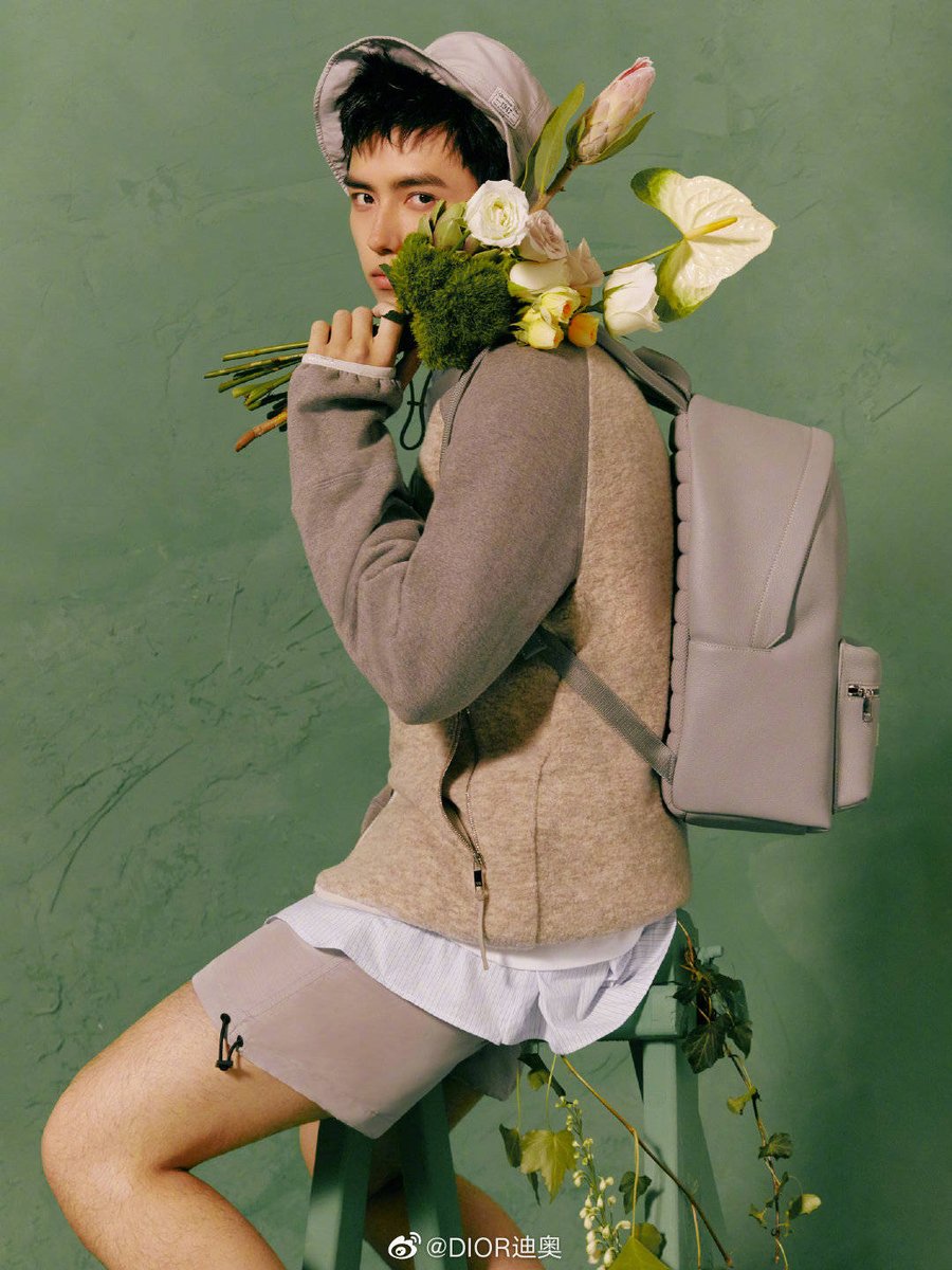 dailycfy's tweet photo. [update] 220622 @Dior weibo w/ #chenfeiyu 

chen feiyu in CD 1947 limited collection

#陈飞宇 #arthurchen #진비우 #เฉินเฟยอวี่ https://t.co/6lWrJXGRJn