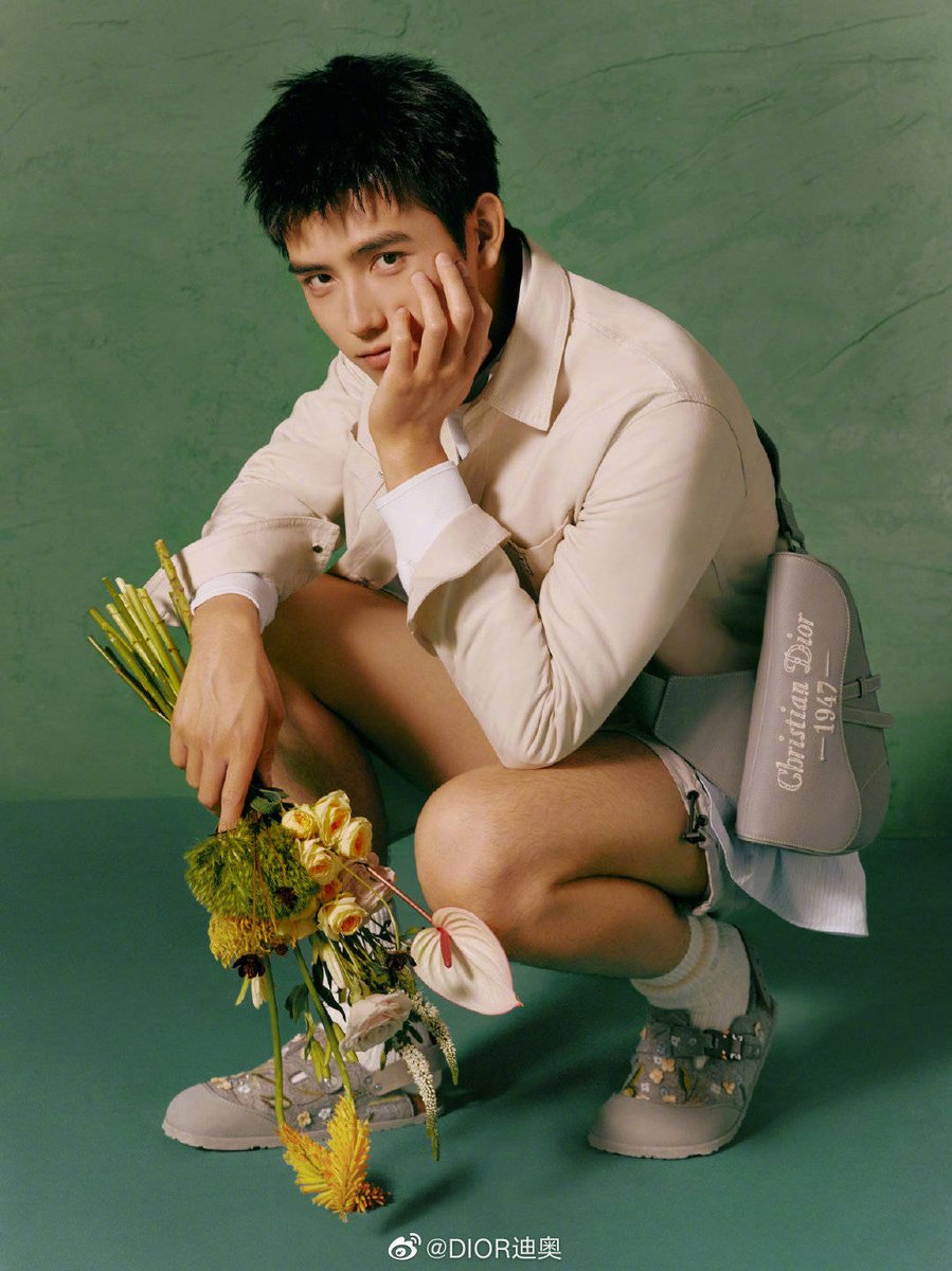 dailycfy's tweet photo. [update] 220622 @Dior weibo w/ #chenfeiyu 

chen feiyu in CD 1947 limited collection

#陈飞宇 #arthurchen #진비우 #เฉินเฟยอวี่ https://t.co/6lWrJXGRJn