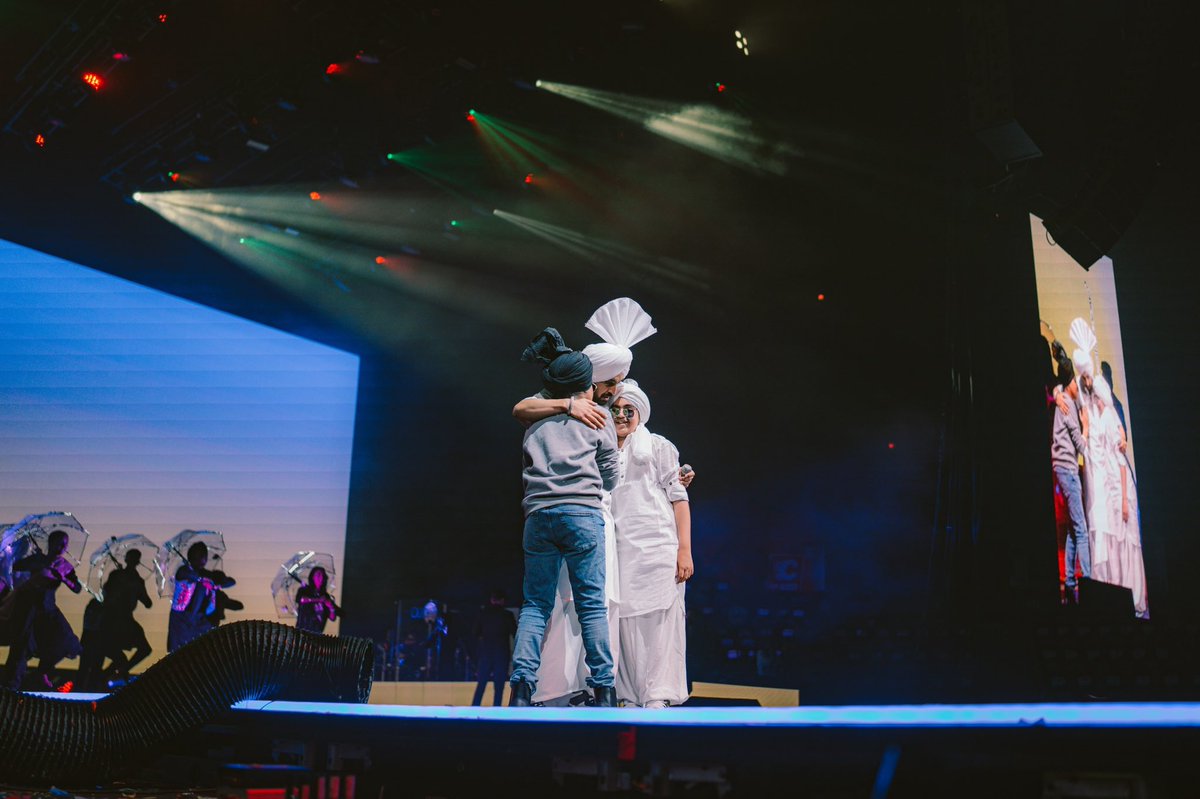diljitdosanjh's tweet photo. LOOK AT THIS BEAUTY CALGARY 🔥🔥 I NEED MY SPOON RIGHT NOW 😅🤘🏽 https://t.co/nFs42plSDg