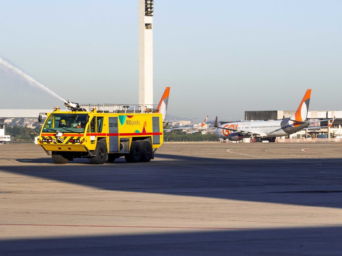 airwaysmagazine's tweet photo. This is how airports coordinate multi-agency actions to save and protect lives and equipment from further damage. #AerodromeEmergencyPlan #AircraftFire #AirportEmergency #AirportEmergencyResponseAwareness #ARFF #Incidents #NIMS
https://t.co/uL3WQ8MRf0 https://t.co/r89cAXlIHa