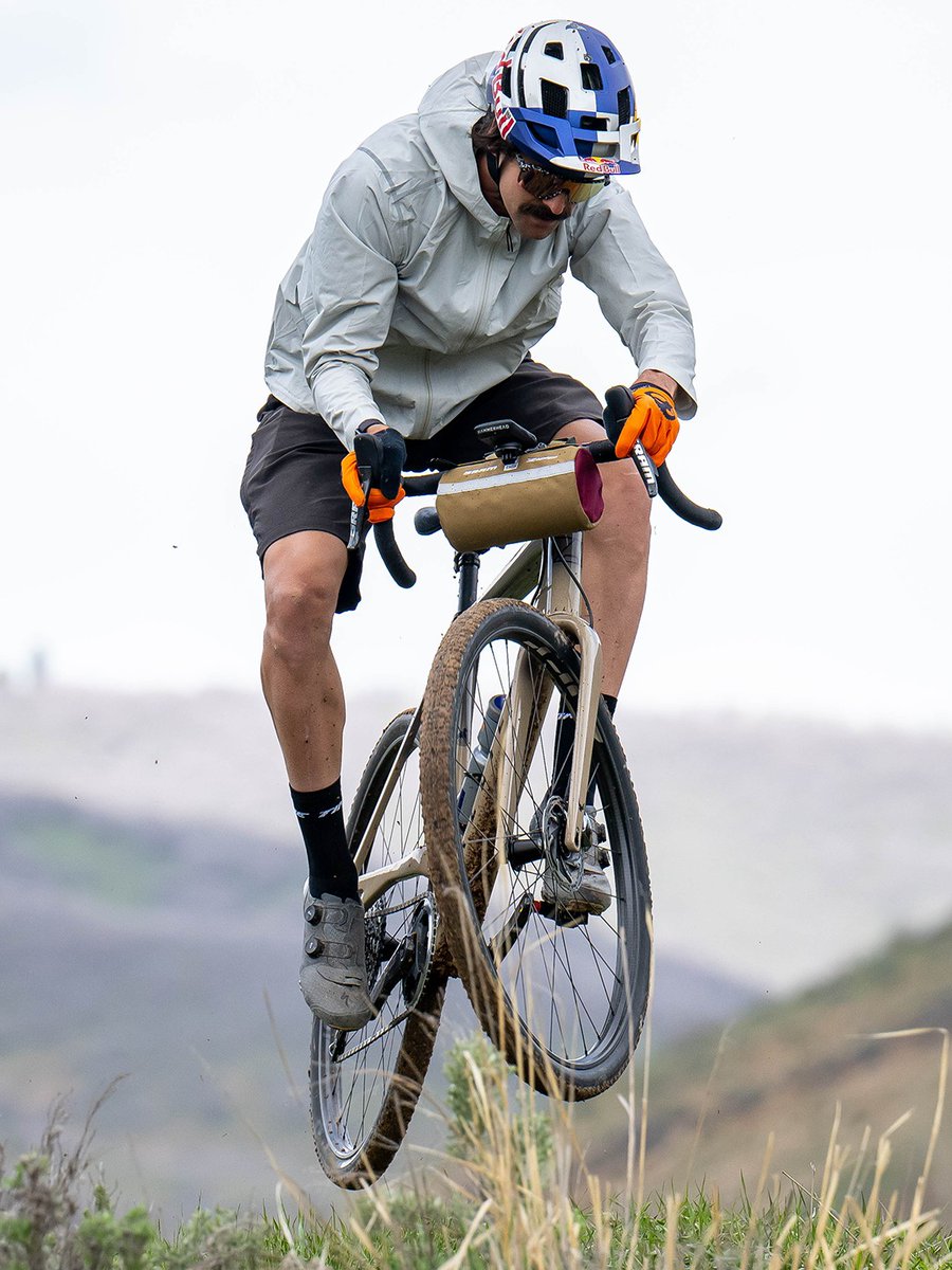 SRAMroad's tweet photo. "I come from a mountain bike background, so I really enjoy pushing drop bar bikes from a mountain biker's standpoint." Watch @PaysonMcElveen shred all ways with some help from the #XPLRcollection here: https://t.co/Cqfc721TRE https://t.co/p1XLpurEMn