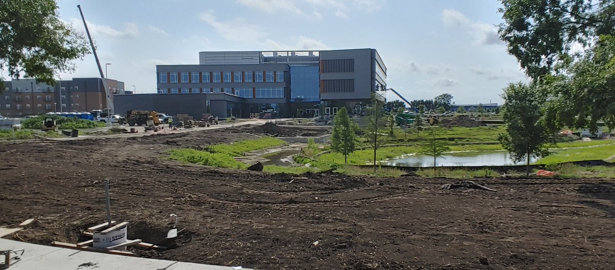wheatweet's tweet photo. Today's Campus View: The construction fence surrounding @BartonSchoolWSU's new 💲6⃣0⃣ million home has come down so it's a bit thrilling to actually see the front door from the street. Woolsey Hall will open next month! https://t.co/ivLURbri0T
