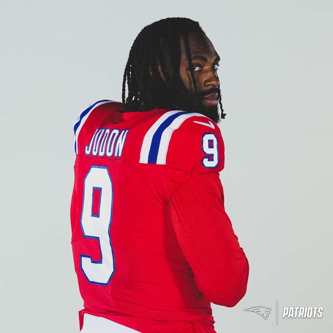 Patriots's tweet photo. This fall, the throwbacks are making a comeback.

📷: https://t.co/lwePnbnpKE