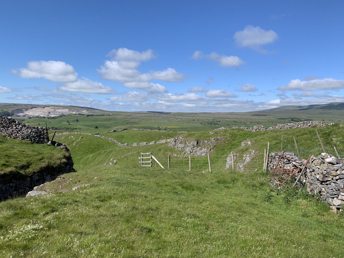 juliacurtis33's tweet photo. First day of Pennine Way stage 2 of 3 - lovely to be back where we finished last year! ⁦⁦@jonathonscurtis⁩ xxxx https://t.co/p1JkPIxq6c