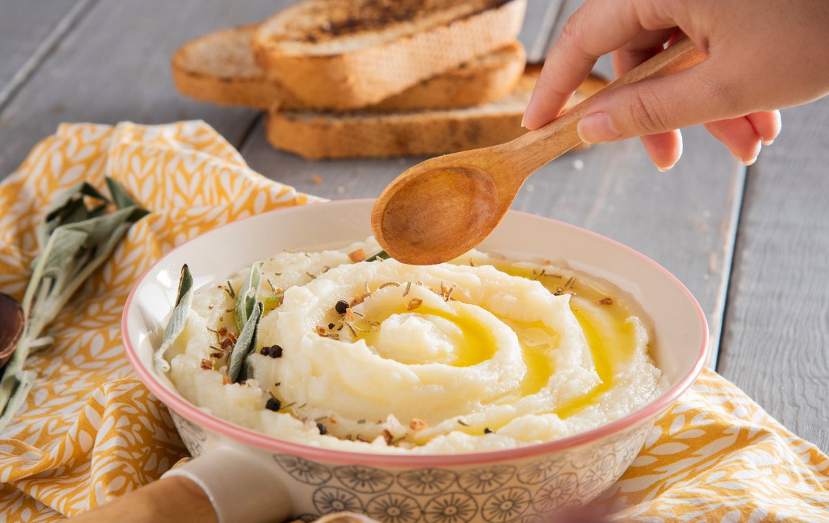 USA_PAPAS's tweet photo. El puré de papa instantáneo es rico en vitamina C y otros nutrientes esenciales. Así mismo, es libre de grasas, sodio y colesterol.
¡Anímate y agrega este delicioso complemento a tus comidas diarias para disfrutar de todos los beneficios que tienen para ti! 🥔 https://t.co/zH29CSOejP