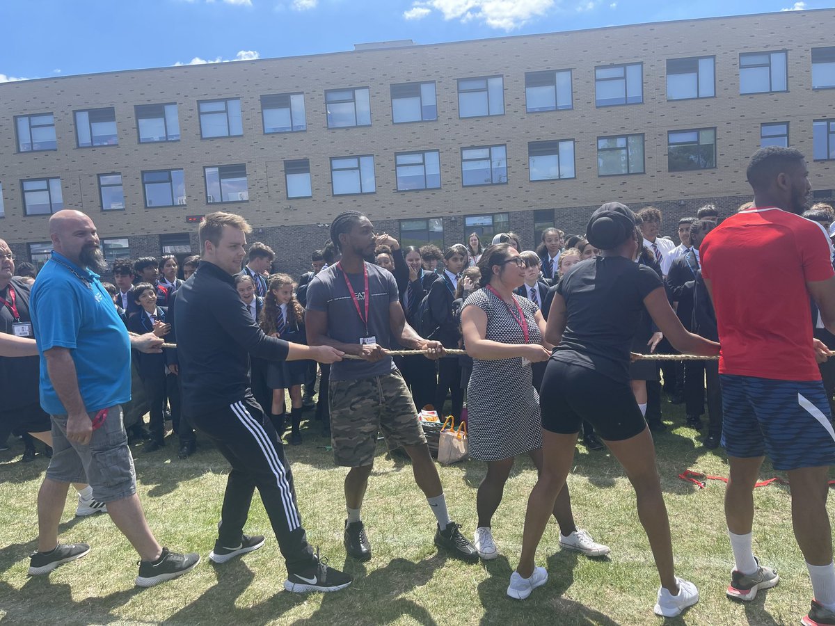 ChilternA's tweet photo. Students all enjoyed the Staff vs Student Tug of war at lunch today! Well done to all those who got involved and better luck next time against the teachers! https://t.co/zqqEkRTeks