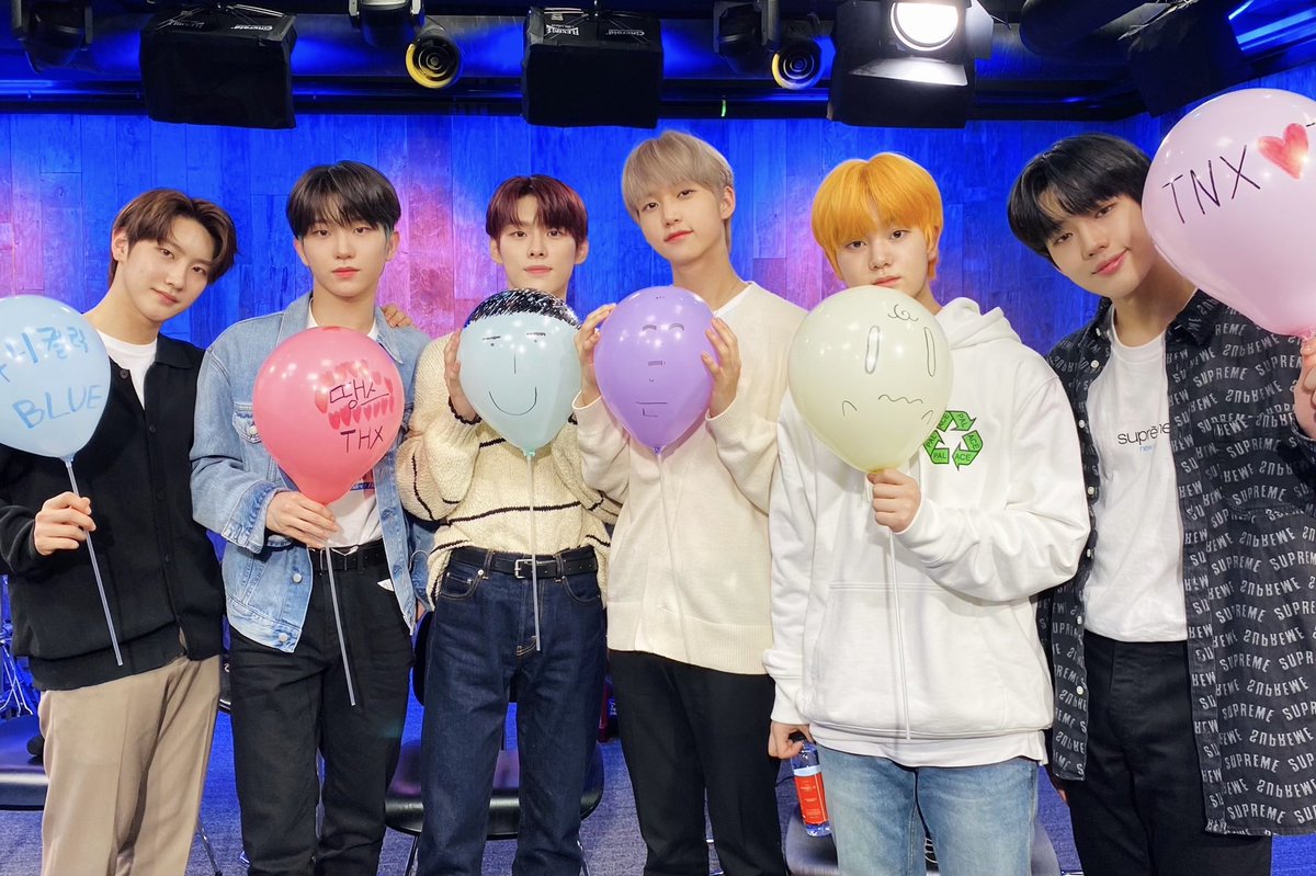 We’re not only a bunch of singers but also painters (playful painters). We drew the balloons ourselves which is indirectly explain our persona and skills. From these six balloons, I’m confident with my own drawing. I should have that high self-assured, don’t I?