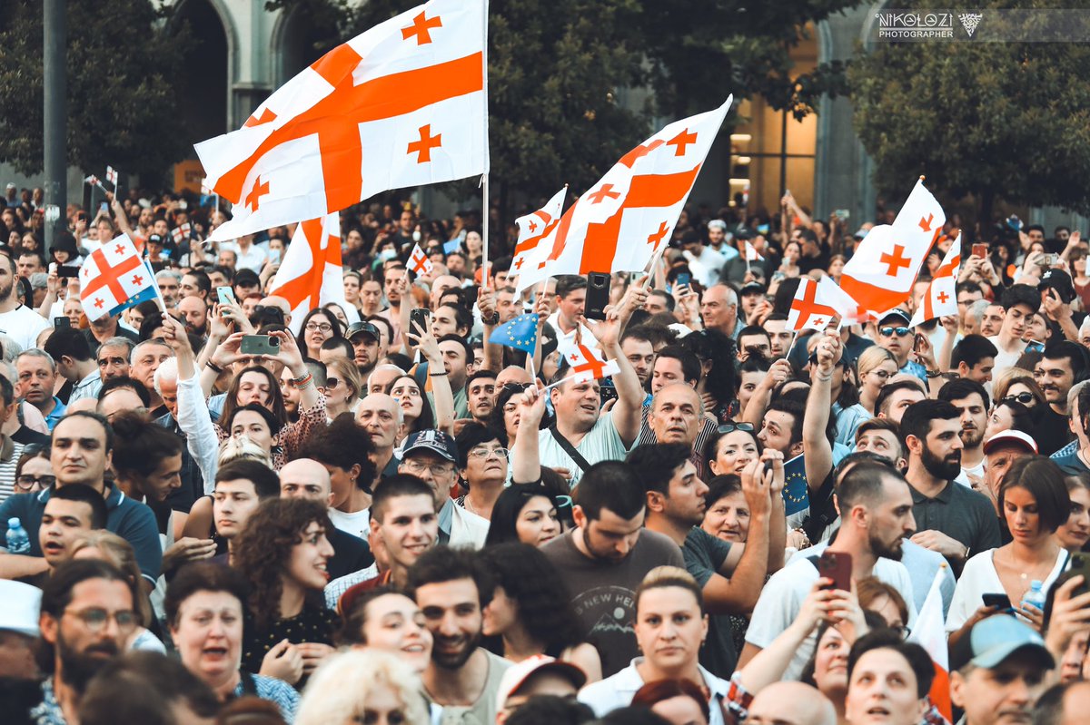 PhNikoloz's tweet photo. The voice of the people is loud.  European membership is the choice of the Georgian society✊🏻🇪🇺🇬🇪
#Georgia #Freedom https://t.co/rAkdqZ3pPT