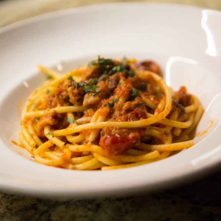lalocandaaz's tweet photo. Don’t be upsetti, eat some spaghetti 🍝

 .
.
#LaLocanda #RealFood #OldTownScottsdale #ScottdaleAZ #Arizona #DateNightArizona #Scottsdale #AuthenticItalian #Italian #azfoodie #eatgood #italianflavors https://t.co/zOJByX0RLh