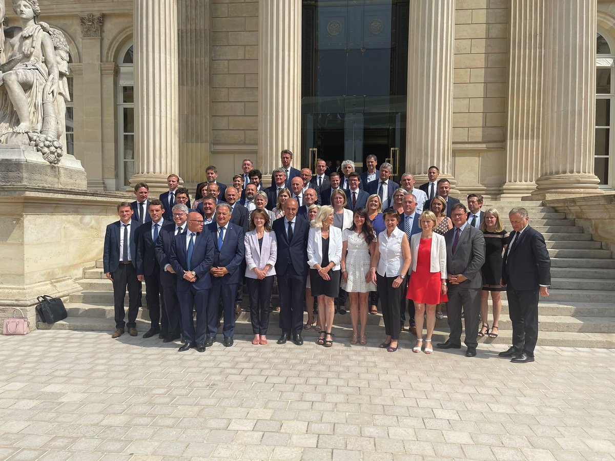 lesRepublicains's tweet photo. Les députés de notre mouvement, en étroite collaboration avec les sénateurs, sauront porter nos propositions sur tous les sujets, dans une opposition utile au pays et à la hauteur des enjeux de la France. https://t.co/f83vXqJdJ0